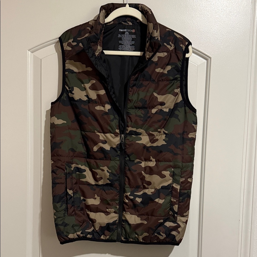 Swiss Tech Men's Camo Outdoor Vest